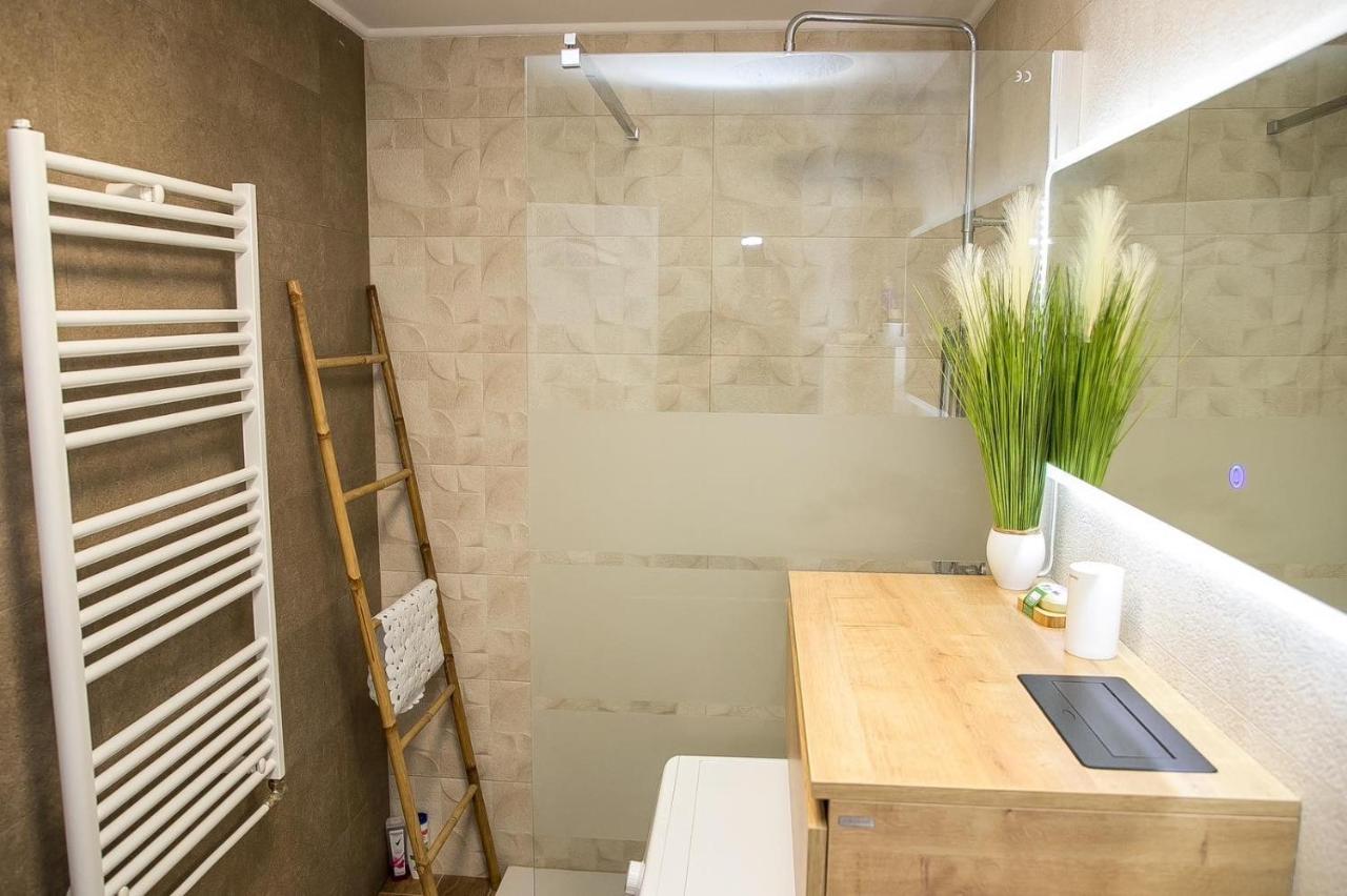 Studio Apartman Avenija *** สลาวอนสกีบรอด ภายนอก รูปภาพ