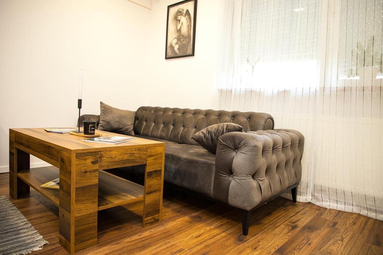 Studio Apartman Avenija *** สลาวอนสกีบรอด ภายนอก รูปภาพ